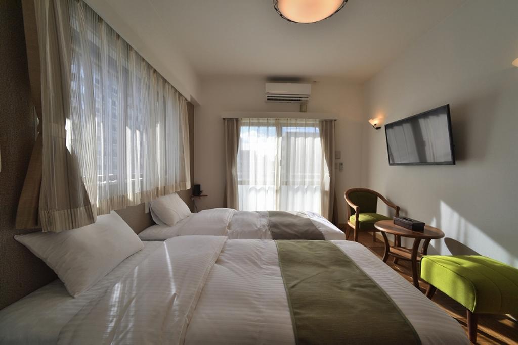 Aparthotel Cosmos Omoromachi Station à Naha Extérieur photo
